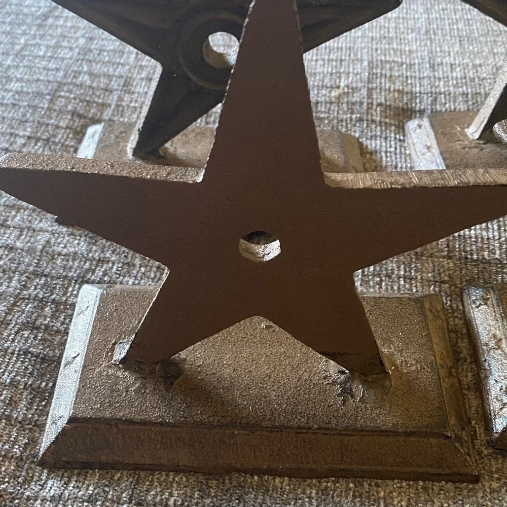 Rustic Star Shaped Metal Decor. Cast Iron Stocking Holder. Brown.